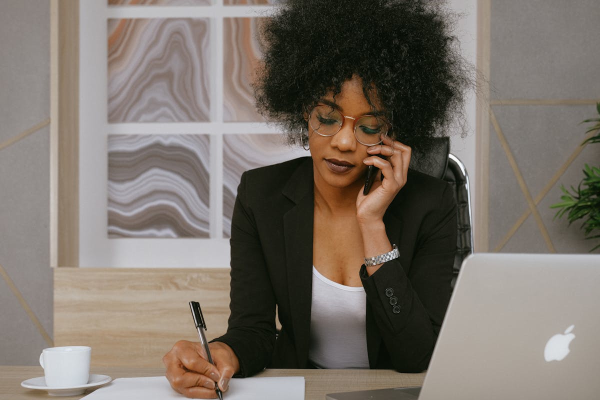 Virtual Receptionist vs. Answering Service: What’s the Difference?
