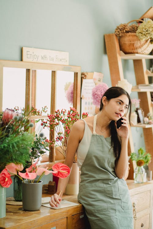 Why We Love Virtual Reception Services (And You Should Too!)