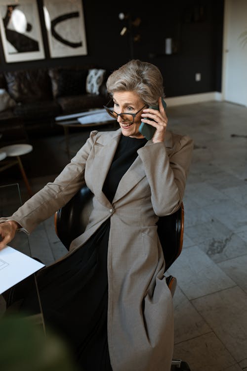Why Small Business Owners Love Local Answering Services (And You Should Too!)