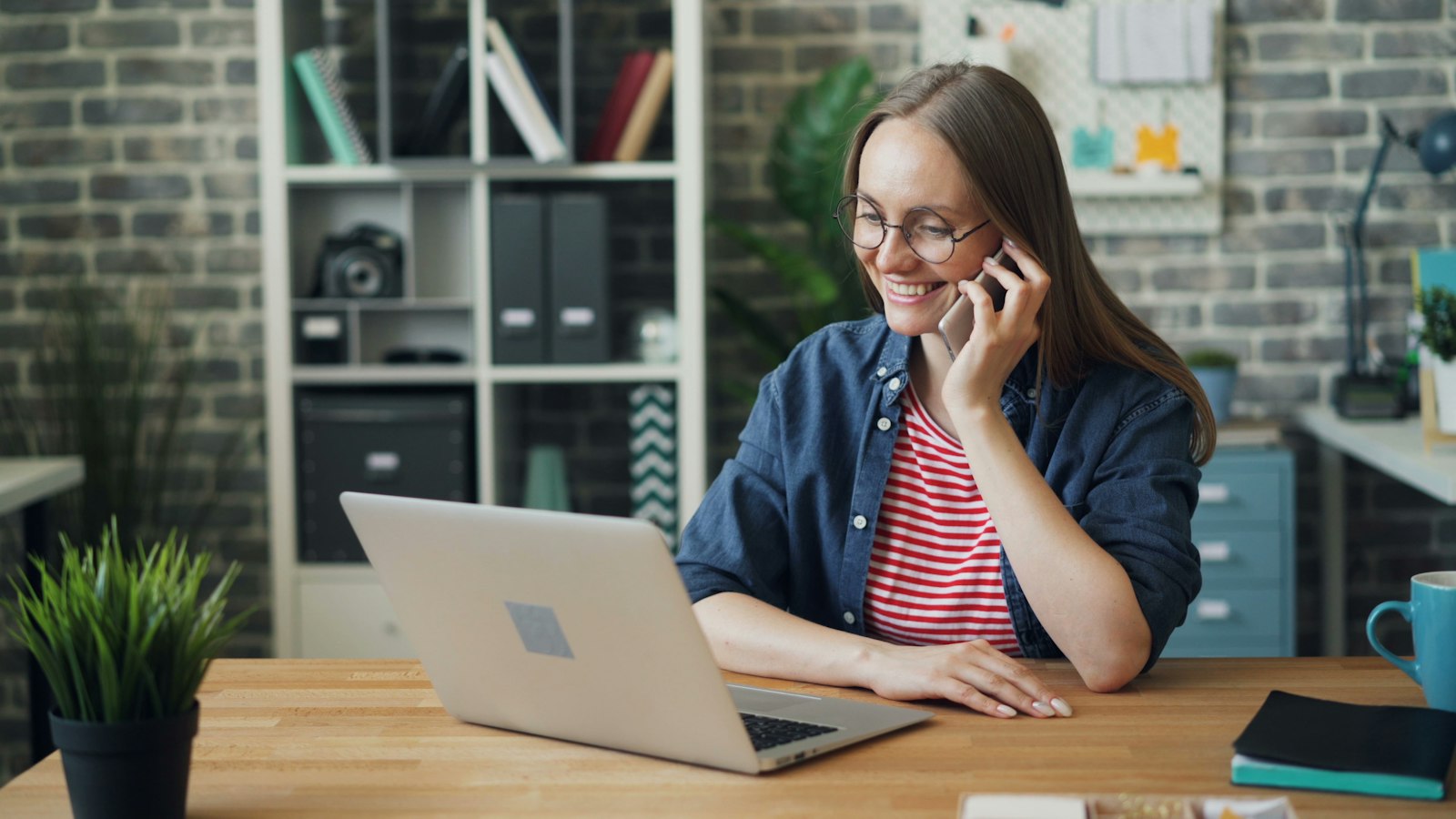 Which Is Better: An Answering Machine or a Live Phone Answering Service For Small Business?
